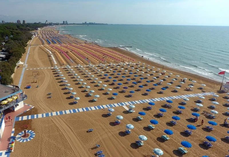 Foto aerea della spiaggia
